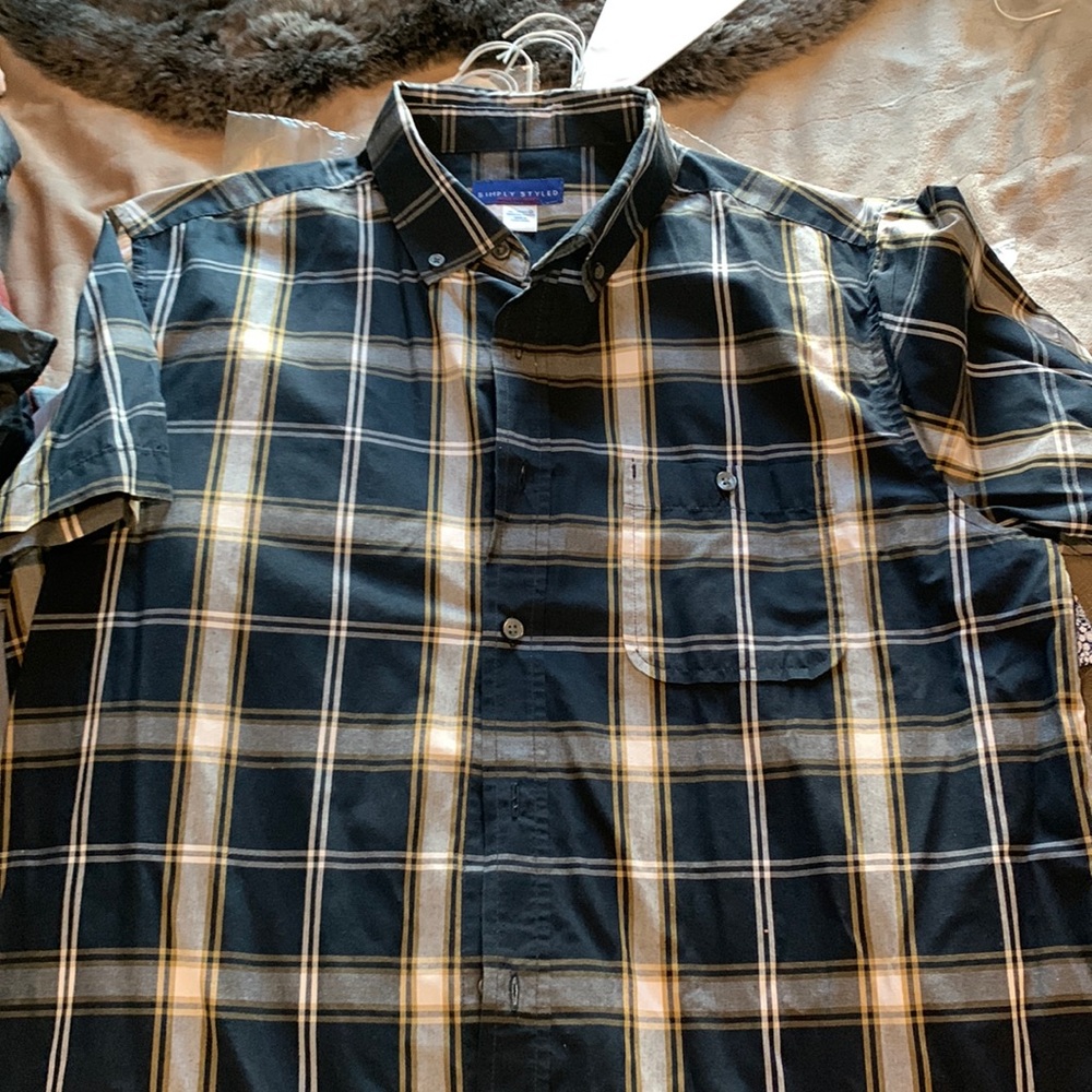 Short sleeved button shirt with one pocket. Mens size Large.